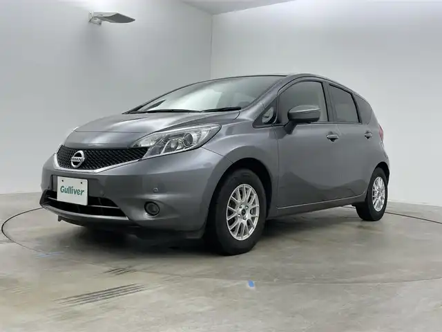 日産 ノート X DIG－S Vセレ +セーフ 岡山県 2015(平27)年 6.8万km ダークメタルグレー 純正7インチナビ/「BT/CD/DVD/フルセグTV/USB」/型番:MC315D-W/アラウンドビューモニター/LEDヘッドライト/オートライト/ＥＴＣ/衝突軽減ブレーキシステム/横滑り防止装置　/社外１４インチアルミ　/コーナーセンサー（前後）/スマートキー×1/プッシュスタート