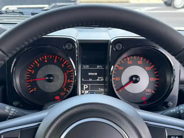 スズキ ジムニー XC 滋賀県 2025(令7)年 0.1万km未満 ミディアムグレー ワンオーナー/イクリプスフルセグナビ/　フルセグ Bluetooth CD DVD SDREC AM FM/バックカメラ/デュアルセンサーブレーキサポート/誤発進抑制機能/車線逸脱警報機能/ふらつき警報機能/ハイビームアシスト/先行車発進お知らせ機能/標識認識機能/エマージェンシーストップシグナル/オートライトシステム/ライト自動消灯システム/ヒーテッドドアミラー/純正LEDヘッドライト/TOYOオープンカントリーR/T/純正16インチアルミ/純正マッドフラップ/純正フロアマット/スマートキー×2/プッシュスタート/保証書/取説/
