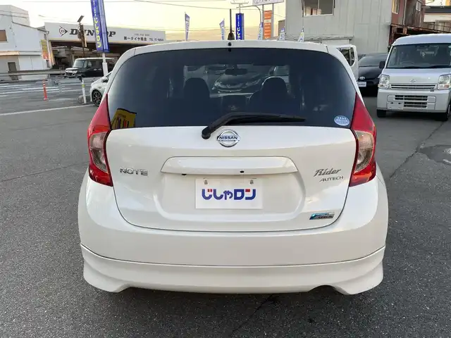 日産 ノート ライダー DIG－S 山口県 2013(平25)年 6.6万km ブリリアントホワイトパール (株)IDOMが運営する【じしゃロン宇部店】の自社ローン対象車両になります。こちらは現金ご利用時の価格です。自社ローンご希望の方は別途その旨お申付け下さい。/社外ナビ/フルセグTV/バックカメラ/スマートキー