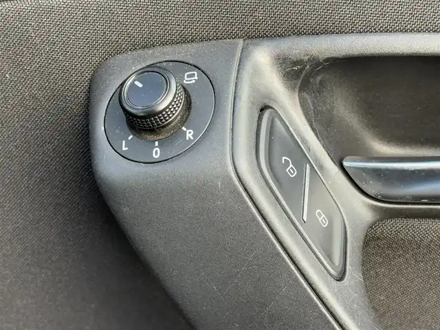 フォルクスワーゲン ポロ TSIコンフォートライン 大分県 2017(平29)年 9.4万km 青Ｍ ・ナビ(CD/DVD/BT)/・バックカメラ/・フルセグテレビ/・リモコンキー/・HIDヘッドライト/・ステアリングスイッチ/・アイドリングストップ/・MTモード付き/・純正アルミホイール