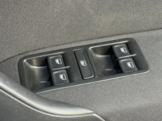 フォルクスワーゲン ポロ TSIコンフォートライン 大分県 2017(平29)年 9.4万km 青Ｍ ・ナビ(CD/DVD/BT)/・バックカメラ/・フルセグテレビ/・リモコンキー/・HIDヘッドライト/・ステアリングスイッチ/・アイドリングストップ/・MTモード付き/・純正アルミホイール