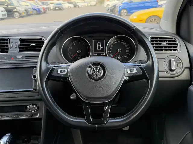 フォルクスワーゲン ポロ TSIコンフォートライン 大分県 2017(平29)年 9.4万km 青Ｍ ・ナビ(CD/DVD/BT)/・バックカメラ/・フルセグテレビ/・リモコンキー/・HIDヘッドライト/・ステアリングスイッチ/・アイドリングストップ/・MTモード付き/・純正アルミホイール