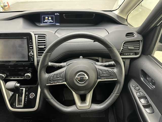 日産 セレナ ハイウェイスター 兵庫県 2017(平29)年 5.4万km ダイヤモンドブラック 2トーン 純正メモリナビ(CD/DVD/SD/Bluetooth/フルセグ)/バックカメラ/両側パワースライドドア/クルーズコントロール/オートライト/LEDヘッドライト/フォグライト/純正16インチアルミホイール/純正フロアマット/ドアバイザー/スペアキー