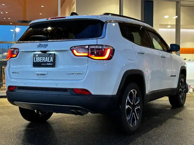 クライスラー・ジープ ジープ コンパス リミテッド 富山県 2022(令4)年 1.5万km 白 純正HDDナビ/フルセグTV/Bluetooth接続/AM/FMラジオ/App-conect/バックカメラ/360°カメラ/ヒーテッドステアリング/D/Nシートヒーター/D/N席パワーシート/アイドリングストップ/パワーバックドア/横滑り防止/車線逸脱防止/コーナーセンサー/パークセンサー/オートホールド/ダウンヒルアシスト/ETC2.0 /純正18インチAW/衝突軽減/アクティブレーンアシスト/側面距離警告