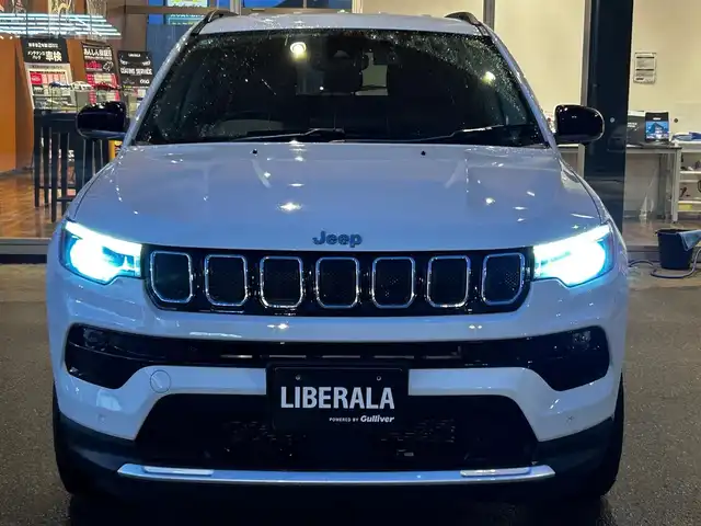 クライスラー・ジープ ジープ コンパス リミテッド 富山県 2022(令4)年 1.5万km 白 純正HDDナビ/フルセグTV/Bluetooth接続/AM/FMラジオ/App-conect/バックカメラ/360°カメラ/ヒーテッドステアリング/D/Nシートヒーター/D/N席パワーシート/アイドリングストップ/パワーバックドア/横滑り防止/車線逸脱防止/コーナーセンサー/パークセンサー/オートホールド/ダウンヒルアシスト/ETC2.0 /純正18インチAW/衝突軽減/アクティブレーンアシスト/側面距離警告