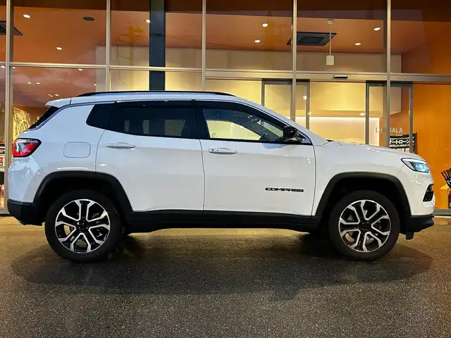 クライスラー・ジープ ジープ コンパス リミテッド 富山県 2022(令4)年 1.5万km 白 純正HDDナビ/フルセグTV/Bluetooth接続/AM/FMラジオ/App-conect/バックカメラ/360°カメラ/ヒーテッドステアリング/D/Nシートヒーター/D/N席パワーシート/アイドリングストップ/パワーバックドア/横滑り防止/車線逸脱防止/コーナーセンサー/パークセンサー/オートホールド/ダウンヒルアシスト/ETC2.0 /純正18インチAW/衝突軽減/アクティブレーンアシスト/側面距離警告