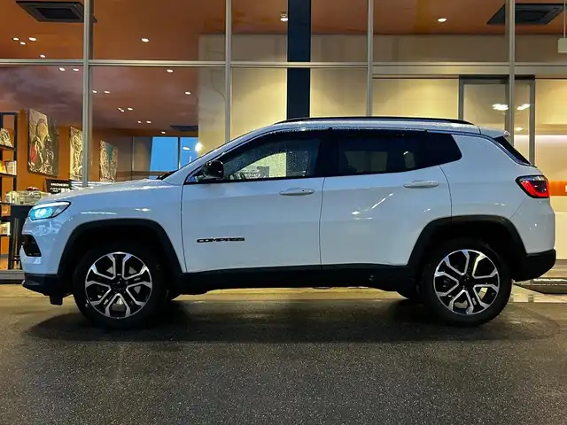 クライスラー・ジープ ジープ コンパス リミテッド 富山県 2022(令4)年 1.5万km 白 純正HDDナビ/フルセグTV/Bluetooth接続/AM/FMラジオ/App-conect/バックカメラ/360°カメラ/ヒーテッドステアリング/D/Nシートヒーター/D/N席パワーシート/アイドリングストップ/パワーバックドア/横滑り防止/車線逸脱防止/コーナーセンサー/パークセンサー/オートホールド/ダウンヒルアシスト/ETC2.0 /純正18インチAW/衝突軽減/アクティブレーンアシスト/側面距離警告