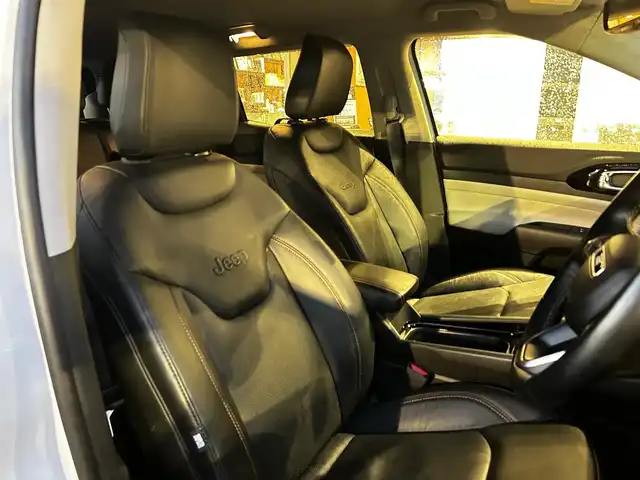 クライスラー・ジープ ジープ コンパス リミテッド 富山県 2022(令4)年 1.5万km 白 純正HDDナビ/フルセグTV/Bluetooth接続/AM/FMラジオ/App-conect/バックカメラ/360°カメラ/ヒーテッドステアリング/D/Nシートヒーター/D/N席パワーシート/アイドリングストップ/パワーバックドア/横滑り防止/車線逸脱防止/コーナーセンサー/パークセンサー/オートホールド/ダウンヒルアシスト/ETC2.0 /純正18インチAW/衝突軽減/アクティブレーンアシスト/側面距離警告