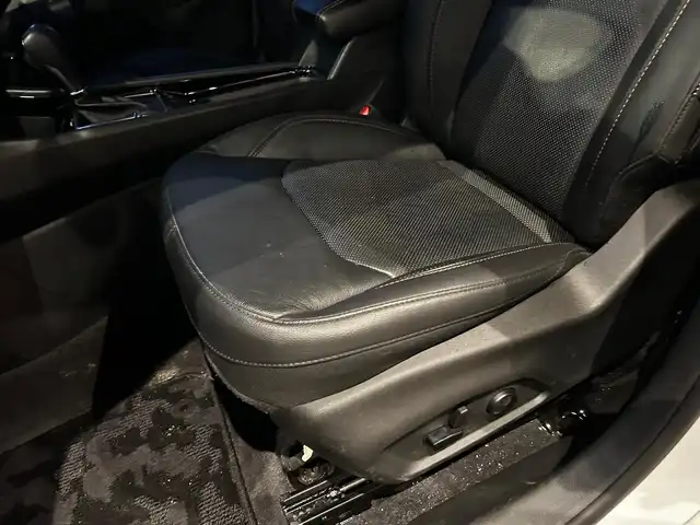 クライスラー・ジープ ジープ コンパス リミテッド 富山県 2022(令4)年 1.5万km 白 純正HDDナビ/フルセグTV/Bluetooth接続/AM/FMラジオ/App-conect/バックカメラ/360°カメラ/ヒーテッドステアリング/D/Nシートヒーター/D/N席パワーシート/アイドリングストップ/パワーバックドア/横滑り防止/車線逸脱防止/コーナーセンサー/パークセンサー/オートホールド/ダウンヒルアシスト/ETC2.0 /純正18インチAW/衝突軽減/アクティブレーンアシスト/側面距離警告