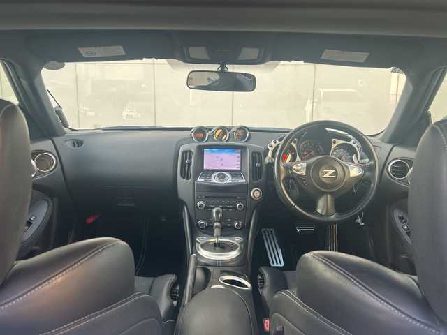 日産 フェアレディ Ｚ バージョンT 埼玉県 2012(平24)年 12.2万km ブリリアントホワイトパール (株)IDOMが運営する【じしゃロン熊谷店】の自社ローン対象車両になります。こちらは現金ご利用時の価格です。自社ローンご希望の方は別途その旨お申付け下さい。/純正HDDナビ/（フルセグTV/BT/CD/DVD/AM/FM)/ETC/バックカメラ/ハーフレザーシート/パワーシート/BOSEサウンドシステム/スマートキー/オートライト/電動格納ミラー/シートヒーター/パドルシフト/マニュアル付きオートマ/純正フロアマット/純正アルミホイール/スマートキー/プッシュスタート