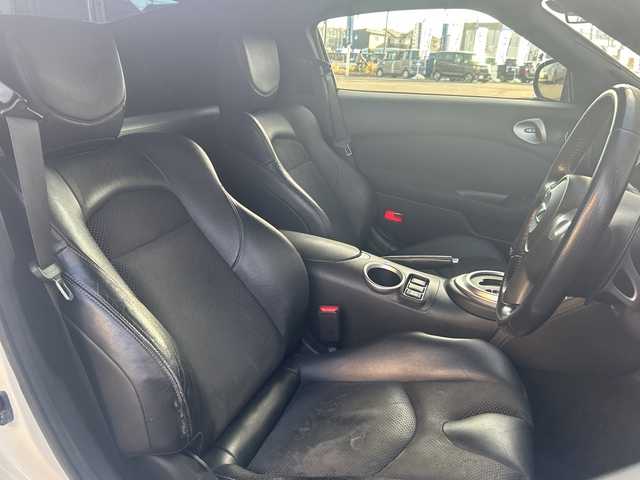 日産 フェアレディ Ｚ バージョンT 埼玉県 2012(平24)年 12.2万km ブリリアントホワイトパール (株)IDOMが運営する【じしゃロン熊谷店】の自社ローン対象車両になります。こちらは現金ご利用時の価格です。自社ローンご希望の方は別途その旨お申付け下さい。/純正HDDナビ/（フルセグTV/BT/CD/DVD/AM/FM)/ETC/バックカメラ/ハーフレザーシート/パワーシート/BOSEサウンドシステム/スマートキー/オートライト/電動格納ミラー/シートヒーター/パドルシフト/マニュアル付きオートマ/純正フロアマット/純正アルミホイール/スマートキー/プッシュスタート