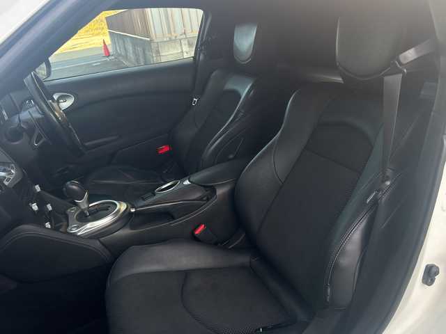 日産 フェアレディ Ｚ バージョンT 埼玉県 2012(平24)年 12.2万km ブリリアントホワイトパール (株)IDOMが運営する【じしゃロン熊谷店】の自社ローン対象車両になります。こちらは現金ご利用時の価格です。自社ローンご希望の方は別途その旨お申付け下さい。/純正HDDナビ/（フルセグTV/BT/CD/DVD/AM/FM)/ETC/バックカメラ/ハーフレザーシート/パワーシート/BOSEサウンドシステム/スマートキー/オートライト/電動格納ミラー/シートヒーター/パドルシフト/マニュアル付きオートマ/純正フロアマット/純正アルミホイール/スマートキー/プッシュスタート