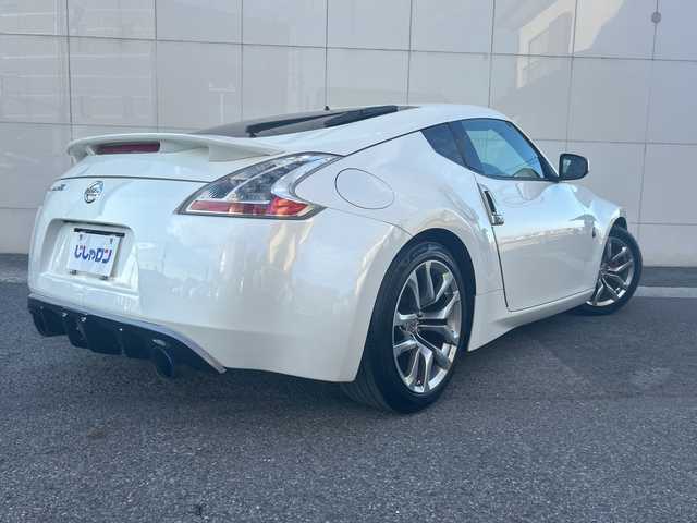 日産 フェアレディ Ｚ バージョンT 埼玉県 2012(平24)年 12.2万km ブリリアントホワイトパール (株)IDOMが運営する【じしゃロン熊谷店】の自社ローン対象車両になります。こちらは現金ご利用時の価格です。自社ローンご希望の方は別途その旨お申付け下さい。/純正HDDナビ/（フルセグTV/BT/CD/DVD/AM/FM)/ETC/バックカメラ/ハーフレザーシート/パワーシート/BOSEサウンドシステム/スマートキー/オートライト/電動格納ミラー/シートヒーター/パドルシフト/マニュアル付きオートマ/純正フロアマット/純正アルミホイール/スマートキー/プッシュスタート