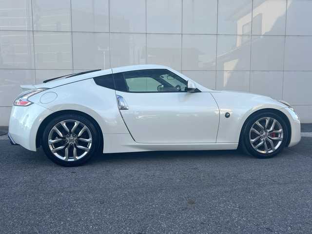 日産 フェアレディ Ｚ バージョンT 埼玉県 2012(平24)年 12.2万km ブリリアントホワイトパール (株)IDOMが運営する【じしゃロン熊谷店】の自社ローン対象車両になります。こちらは現金ご利用時の価格です。自社ローンご希望の方は別途その旨お申付け下さい。/純正HDDナビ/（フルセグTV/BT/CD/DVD/AM/FM)/ETC/バックカメラ/ハーフレザーシート/パワーシート/BOSEサウンドシステム/スマートキー/オートライト/電動格納ミラー/シートヒーター/パドルシフト/マニュアル付きオートマ/純正フロアマット/純正アルミホイール/スマートキー/プッシュスタート