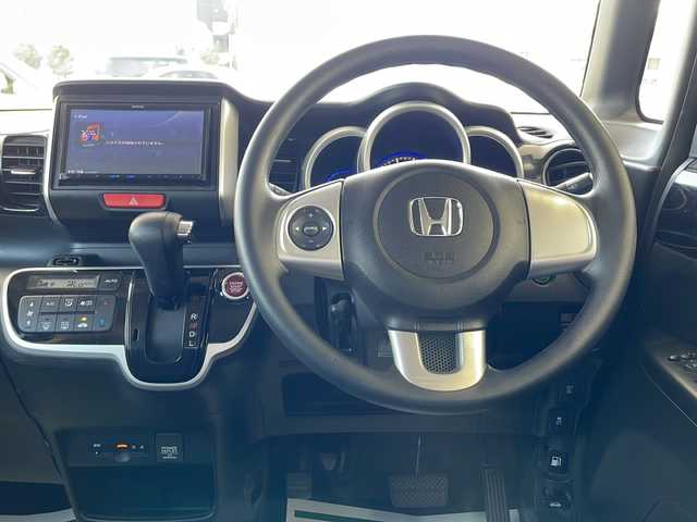 ホンダ Ｎ ＢＯＸ カスタム G Lパッケージ 神奈川県 2016(平28)年 2.8万km スマートブラック KENWOODナビ【ipod/USB/DVD/SD/ワンセグTV/FM/AM】/バックカメラ/両側パワースライドドア/ステアリングスイッチ/ビルトインETC/フルオートエアコン/ISOFIX/Aller Cleanシート/横滑り防止装置/盗難防止装置/電動格納ウィンカーミラー/後席サンシェード/社外フロアマット/社外ドアバイザー/プッシュスタート/スマートキー/スペアキー×1/取扱説明書/保証書