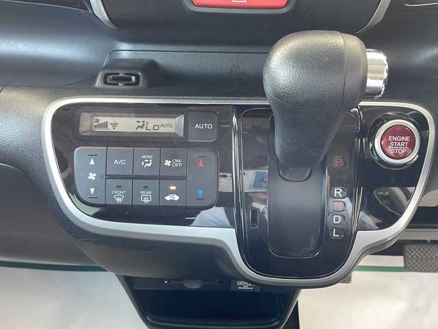 ホンダ Ｎ ＢＯＸ カスタム G Lパッケージ 神奈川県 2016(平28)年 2.8万km スマートブラック KENWOODナビ【ipod/USB/DVD/SD/ワンセグTV/FM/AM】/バックカメラ/両側パワースライドドア/ステアリングスイッチ/ビルトインETC/フルオートエアコン/ISOFIX/Aller Cleanシート/横滑り防止装置/盗難防止装置/電動格納ウィンカーミラー/後席サンシェード/社外フロアマット/社外ドアバイザー/プッシュスタート/スマートキー/スペアキー×1/取扱説明書/保証書