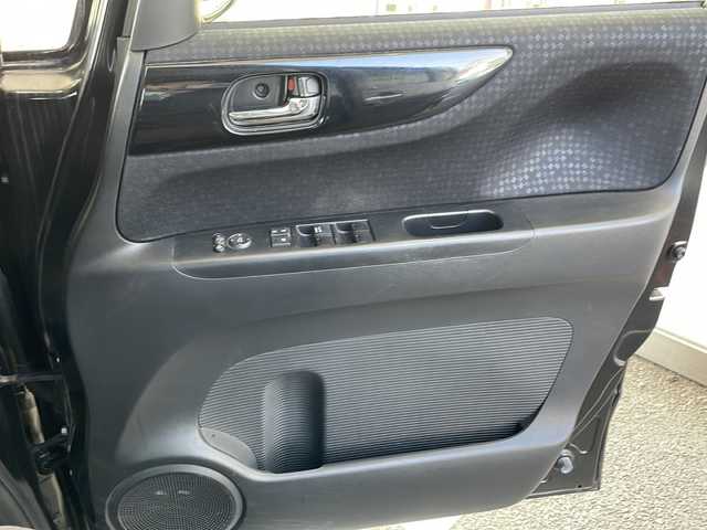 ホンダ Ｎ ＢＯＸ カスタム G Lパッケージ 神奈川県 2016(平28)年 2.8万km スマートブラック KENWOODナビ【ipod/USB/DVD/SD/ワンセグTV/FM/AM】/バックカメラ/両側パワースライドドア/ステアリングスイッチ/ビルトインETC/フルオートエアコン/ISOFIX/Aller Cleanシート/横滑り防止装置/盗難防止装置/電動格納ウィンカーミラー/後席サンシェード/社外フロアマット/社外ドアバイザー/プッシュスタート/スマートキー/スペアキー×1/取扱説明書/保証書