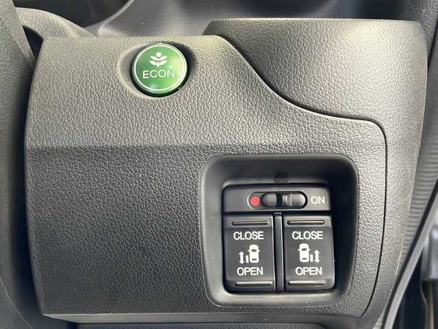 ホンダ Ｎ ＢＯＸ カスタム G Lパッケージ 神奈川県 2016(平28)年 2.8万km スマートブラック KENWOODナビ【ipod/USB/DVD/SD/ワンセグTV/FM/AM】/バックカメラ/両側パワースライドドア/ステアリングスイッチ/ビルトインETC/フルオートエアコン/ISOFIX/Aller Cleanシート/横滑り防止装置/盗難防止装置/電動格納ウィンカーミラー/後席サンシェード/社外フロアマット/社外ドアバイザー/プッシュスタート/スマートキー/スペアキー×1/取扱説明書/保証書