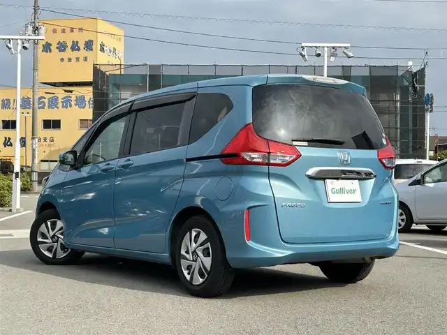 ホンダ フリード ハイブリット B 愛媛県 2018(平30)年 4.5万km ブルーホライゾンM 禁煙車/登録時走行距離：45000km台/社外ナビ/CD/DVD/Bluetooth/バックカメラ/ETC/横滑り防止装置/盗難防止装置/クルーズコントロール/キノセンヘッドライト/両側スライドドア/エンジンスタートボタン/スマートキー/純正フロアマット/純正15インチフルホイールキャップ