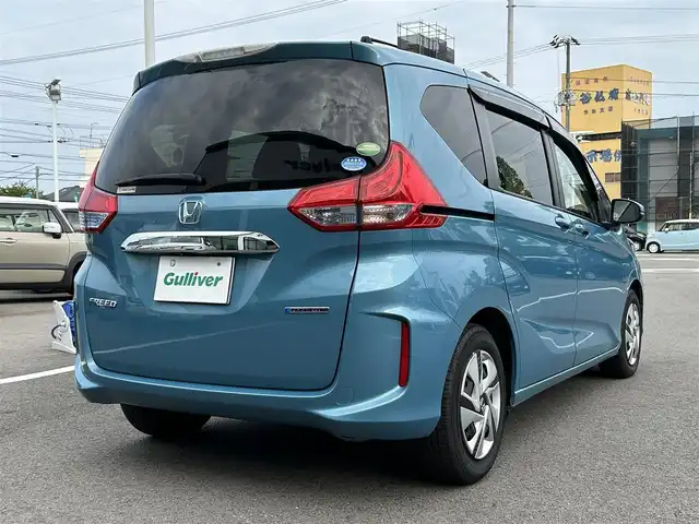 ホンダ フリード ハイブリット B 愛媛県 2018(平30)年 4.5万km ブルーホライゾンM 禁煙車/登録時走行距離：45000km台/社外ナビ/CD/DVD/Bluetooth/バックカメラ/ETC/横滑り防止装置/盗難防止装置/クルーズコントロール/キノセンヘッドライト/両側スライドドア/エンジンスタートボタン/スマートキー/純正フロアマット/純正15インチフルホイールキャップ