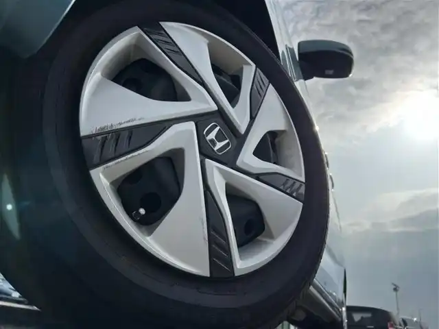 ホンダ フリード ハイブリット B 愛媛県 2018(平30)年 4.5万km ブルーホライゾンM 禁煙車/登録時走行距離：45000km台/社外ナビ/CD/DVD/Bluetooth/バックカメラ/ETC/横滑り防止装置/盗難防止装置/クルーズコントロール/キノセンヘッドライト/両側スライドドア/エンジンスタートボタン/スマートキー/純正フロアマット/純正15インチフルホイールキャップ