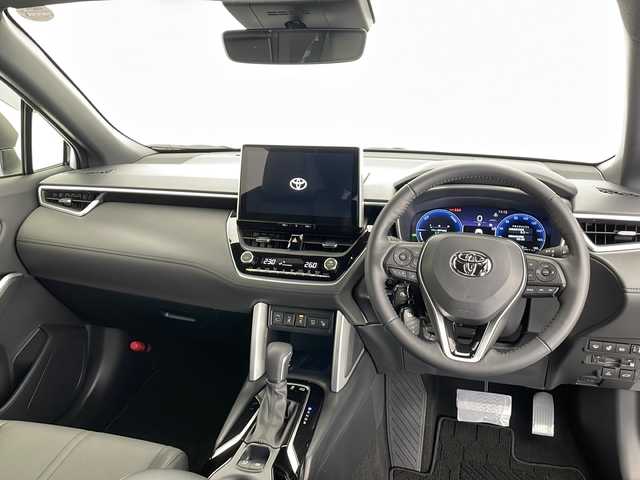 トヨタ カローラ クロス ハイブリッド Z 長野県 2024(令6)年 1.9万km プラチナホワイトパールマイカ 4WD/ワンオーナー/純正ディスプレイオーディオ/(フルセグTV＆ナビ機能＆BL＆AppleCarPlay＆AndroidoAuto＆FM・AM）/パノラミックビューモニター/ナビ内臓ドラレコ（前後）/トヨタセーフティセンス/・レーダークルーズコントロール/・ブラインドスポットモニター/・PCS（プリクラッシュセーフティ）/・LDA（レーンディパーチャーアラート）/・PDA（プロアクティブドライビングアシスト）/・RCTA（リヤクロストラフィックアラート）/・RCD（リヤカメラディテクション）/・PKSB（パーキングサポートブレーキ）/・SEA（安心降車アシスト）/・RSA (ロードサインアシスト)/・クリアランスソナー/寒冷地仕様/100V充電/パワーバックドア/前席シートヒーター/ビルトインETC2.0/置くだけ充電/電動ブレーキホールド/オートホールド/ステアリングヒーター/ステアリングスイッチ/パワーシート（D席）/LEDヘッドライト/フロント/リアフォグランプ/オートマチックハイビーム/18インチ純正アルミホイール/純正フロアマット/ドアバイザー/スマートキー/スペアーキー/車両取扱説明書/新車時保証書