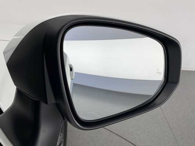 トヨタ カローラ クロス ハイブリッド Z 長野県 2024(令6)年 1.9万km プラチナホワイトパールマイカ 4WD/ワンオーナー/純正ディスプレイオーディオ/(フルセグTV＆ナビ機能＆BL＆AppleCarPlay＆AndroidoAuto＆FM・AM）/パノラミックビューモニター/ナビ内臓ドラレコ（前後）/トヨタセーフティセンス/・レーダークルーズコントロール/・ブラインドスポットモニター/・PCS（プリクラッシュセーフティ）/・LDA（レーンディパーチャーアラート）/・PDA（プロアクティブドライビングアシスト）/・RCTA（リヤクロストラフィックアラート）/・RCD（リヤカメラディテクション）/・PKSB（パーキングサポートブレーキ）/・SEA（安心降車アシスト）/・RSA (ロードサインアシスト)/・クリアランスソナー/寒冷地仕様/100V充電/パワーバックドア/前席シートヒーター/ビルトインETC2.0/置くだけ充電/電動ブレーキホールド/オートホールド/ステアリングヒーター/ステアリングスイッチ/パワーシート（D席）/LEDヘッドライト/フロント/リアフォグランプ/オートマチックハイビーム/18インチ純正アルミホイール/純正フロアマット/ドアバイザー/スマートキー/スペアーキー/車両取扱説明書/新車時保証書