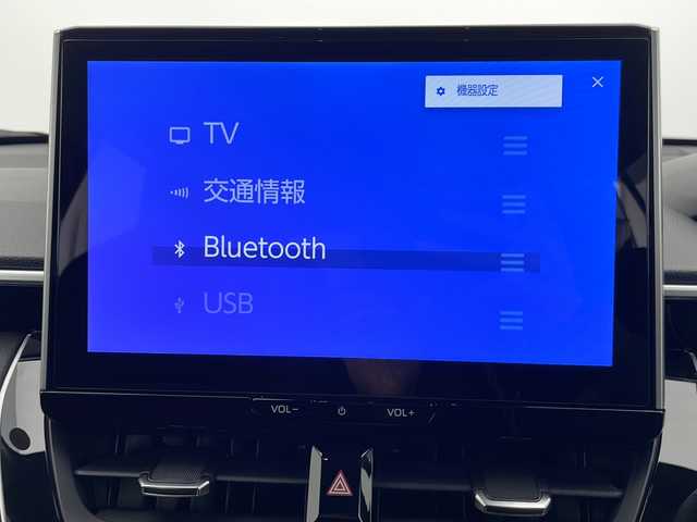 トヨタ カローラ クロス ハイブリッド Z 長野県 2024(令6)年 1.9万km プラチナホワイトパールマイカ 4WD/ワンオーナー/純正ディスプレイオーディオ/(フルセグTV＆ナビ機能＆BL＆AppleCarPlay＆AndroidoAuto＆FM・AM）/パノラミックビューモニター/ナビ内臓ドラレコ（前後）/トヨタセーフティセンス/・レーダークルーズコントロール/・ブラインドスポットモニター/・PCS（プリクラッシュセーフティ）/・LDA（レーンディパーチャーアラート）/・PDA（プロアクティブドライビングアシスト）/・RCTA（リヤクロストラフィックアラート）/・RCD（リヤカメラディテクション）/・PKSB（パーキングサポートブレーキ）/・SEA（安心降車アシスト）/・RSA (ロードサインアシスト)/・クリアランスソナー/寒冷地仕様/100V充電/パワーバックドア/前席シートヒーター/ビルトインETC2.0/置くだけ充電/電動ブレーキホールド/オートホールド/ステアリングヒーター/ステアリングスイッチ/パワーシート（D席）/LEDヘッドライト/フロント/リアフォグランプ/オートマチックハイビーム/18インチ純正アルミホイール/純正フロアマット/ドアバイザー/スマートキー/スペアーキー/車両取扱説明書/新車時保証書