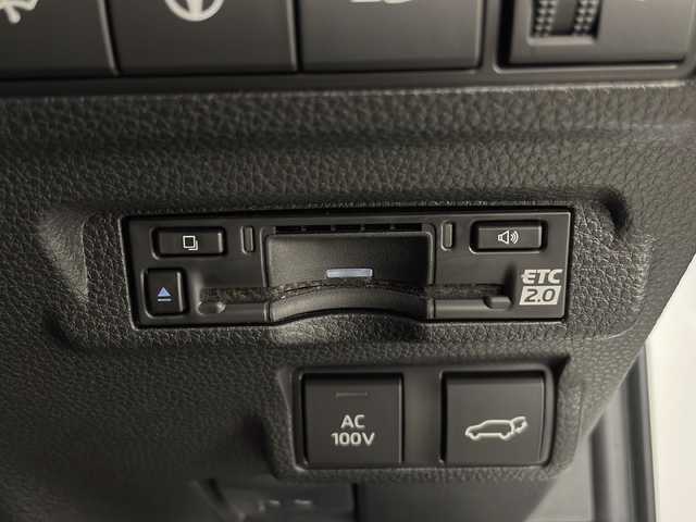 トヨタ カローラ クロス ハイブリッド Z 長野県 2024(令6)年 1.9万km プラチナホワイトパールマイカ 4WD/ワンオーナー/純正ディスプレイオーディオ/(フルセグTV＆ナビ機能＆BL＆AppleCarPlay＆AndroidoAuto＆FM・AM）/パノラミックビューモニター/ナビ内臓ドラレコ（前後）/トヨタセーフティセンス/・レーダークルーズコントロール/・ブラインドスポットモニター/・PCS（プリクラッシュセーフティ）/・LDA（レーンディパーチャーアラート）/・PDA（プロアクティブドライビングアシスト）/・RCTA（リヤクロストラフィックアラート）/・RCD（リヤカメラディテクション）/・PKSB（パーキングサポートブレーキ）/・SEA（安心降車アシスト）/・RSA (ロードサインアシスト)/・クリアランスソナー/寒冷地仕様/100V充電/パワーバックドア/前席シートヒーター/ビルトインETC2.0/置くだけ充電/電動ブレーキホールド/オートホールド/ステアリングヒーター/ステアリングスイッチ/パワーシート（D席）/LEDヘッドライト/フロント/リアフォグランプ/オートマチックハイビーム/18インチ純正アルミホイール/純正フロアマット/ドアバイザー/スマートキー/スペアーキー/車両取扱説明書/新車時保証書