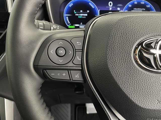 トヨタ カローラ クロス ハイブリッド Z 長野県 2024(令6)年 1.9万km プラチナホワイトパールマイカ 4WD/ワンオーナー/純正ディスプレイオーディオ/(フルセグTV＆ナビ機能＆BL＆AppleCarPlay＆AndroidoAuto＆FM・AM）/パノラミックビューモニター/ナビ内臓ドラレコ（前後）/トヨタセーフティセンス/・レーダークルーズコントロール/・ブラインドスポットモニター/・PCS（プリクラッシュセーフティ）/・LDA（レーンディパーチャーアラート）/・PDA（プロアクティブドライビングアシスト）/・RCTA（リヤクロストラフィックアラート）/・RCD（リヤカメラディテクション）/・PKSB（パーキングサポートブレーキ）/・SEA（安心降車アシスト）/・RSA (ロードサインアシスト)/・クリアランスソナー/寒冷地仕様/100V充電/パワーバックドア/前席シートヒーター/ビルトインETC2.0/置くだけ充電/電動ブレーキホールド/オートホールド/ステアリングヒーター/ステアリングスイッチ/パワーシート（D席）/LEDヘッドライト/フロント/リアフォグランプ/オートマチックハイビーム/18インチ純正アルミホイール/純正フロアマット/ドアバイザー/スマートキー/スペアーキー/車両取扱説明書/新車時保証書