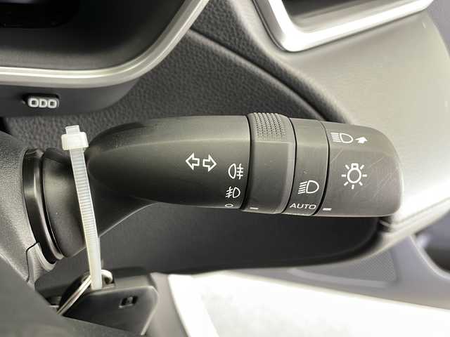 トヨタ カローラ クロス ハイブリッド Z 長野県 2024(令6)年 1.9万km プラチナホワイトパールマイカ 4WD/ワンオーナー/純正ディスプレイオーディオ/(フルセグTV＆ナビ機能＆BL＆AppleCarPlay＆AndroidoAuto＆FM・AM）/パノラミックビューモニター/ナビ内臓ドラレコ（前後）/トヨタセーフティセンス/・レーダークルーズコントロール/・ブラインドスポットモニター/・PCS（プリクラッシュセーフティ）/・LDA（レーンディパーチャーアラート）/・PDA（プロアクティブドライビングアシスト）/・RCTA（リヤクロストラフィックアラート）/・RCD（リヤカメラディテクション）/・PKSB（パーキングサポートブレーキ）/・SEA（安心降車アシスト）/・RSA (ロードサインアシスト)/・クリアランスソナー/寒冷地仕様/100V充電/パワーバックドア/前席シートヒーター/ビルトインETC2.0/置くだけ充電/電動ブレーキホールド/オートホールド/ステアリングヒーター/ステアリングスイッチ/パワーシート（D席）/LEDヘッドライト/フロント/リアフォグランプ/オートマチックハイビーム/18インチ純正アルミホイール/純正フロアマット/ドアバイザー/スマートキー/スペアーキー/車両取扱説明書/新車時保証書