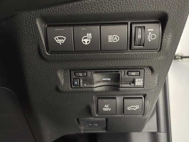 トヨタ カローラ クロス ハイブリッド Z 長野県 2024(令6)年 1.9万km プラチナホワイトパールマイカ 4WD/ワンオーナー/純正ディスプレイオーディオ/(フルセグTV＆ナビ機能＆BL＆AppleCarPlay＆AndroidoAuto＆FM・AM）/パノラミックビューモニター/ナビ内臓ドラレコ（前後）/トヨタセーフティセンス/・レーダークルーズコントロール/・ブラインドスポットモニター/・PCS（プリクラッシュセーフティ）/・LDA（レーンディパーチャーアラート）/・PDA（プロアクティブドライビングアシスト）/・RCTA（リヤクロストラフィックアラート）/・RCD（リヤカメラディテクション）/・PKSB（パーキングサポートブレーキ）/・SEA（安心降車アシスト）/・RSA (ロードサインアシスト)/・クリアランスソナー/寒冷地仕様/100V充電/パワーバックドア/前席シートヒーター/ビルトインETC2.0/置くだけ充電/電動ブレーキホールド/オートホールド/ステアリングヒーター/ステアリングスイッチ/パワーシート（D席）/LEDヘッドライト/フロント/リアフォグランプ/オートマチックハイビーム/18インチ純正アルミホイール/純正フロアマット/ドアバイザー/スマートキー/スペアーキー/車両取扱説明書/新車時保証書