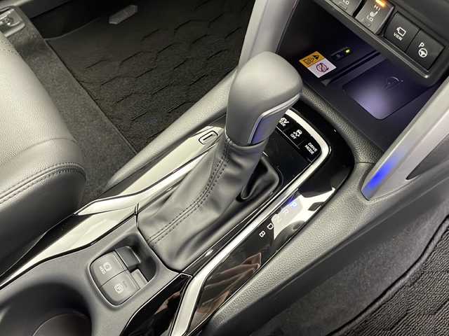 トヨタ カローラ クロス ハイブリッド Z 長野県 2024(令6)年 1.9万km プラチナホワイトパールマイカ 4WD/ワンオーナー/純正ディスプレイオーディオ/(フルセグTV＆ナビ機能＆BL＆AppleCarPlay＆AndroidoAuto＆FM・AM）/パノラミックビューモニター/ナビ内臓ドラレコ（前後）/トヨタセーフティセンス/・レーダークルーズコントロール/・ブラインドスポットモニター/・PCS（プリクラッシュセーフティ）/・LDA（レーンディパーチャーアラート）/・PDA（プロアクティブドライビングアシスト）/・RCTA（リヤクロストラフィックアラート）/・RCD（リヤカメラディテクション）/・PKSB（パーキングサポートブレーキ）/・SEA（安心降車アシスト）/・RSA (ロードサインアシスト)/・クリアランスソナー/寒冷地仕様/100V充電/パワーバックドア/前席シートヒーター/ビルトインETC2.0/置くだけ充電/電動ブレーキホールド/オートホールド/ステアリングヒーター/ステアリングスイッチ/パワーシート（D席）/LEDヘッドライト/フロント/リアフォグランプ/オートマチックハイビーム/18インチ純正アルミホイール/純正フロアマット/ドアバイザー/スマートキー/スペアーキー/車両取扱説明書/新車時保証書