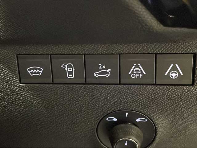 ＤＳオートモビル ＤＳ７ クロスバック ソーシック 新潟県 2021(令3)年 3.2万km ゴールド バスティーユ/ソーシックパッケージオプション/・DS アクティブLEDビジョン/・インテリジェントハイビーム/・グリップコントロール/・フロントガラスヒーター/・ハンズフリー電動テールゲート/・フロントシートヒーター/・スマートフォンワイヤレスチャージャー/・18インチアロイホイール “GENEVE”/アクティブセーフティブレーキ（被害軽減ブレーキ）/DS コネクテッドパイロット（トラフィックジャムアシスト// レーンキープアシスト付）/アクティブクルーズコントロール/アクティブブラインドスポットモニター/DS アクティブスキャンサスペンション　/ルーフレール/左右独立調整式オートエアコン/デジタルインストルメントパネル/スマートキー / エンジンスタートボタン/ワンタッチリアシートバックフォールディング機構/DS センソリアルドライブ（エコ / コンフォート// 標準 / スポーツ）/8インチタッチスクリーン/SDナビゲーションシステム / ETC2.0/ TVチューナ