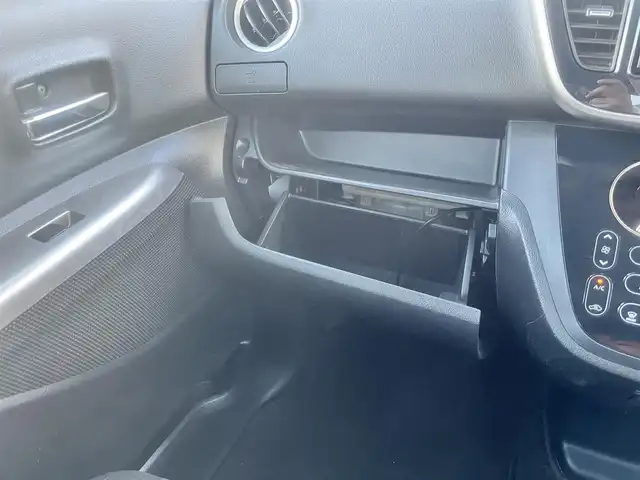 日産 デイズ ルークス ハイウェイスターX 島根県 2015(平27)年 5.8万km ホワイトパール 純正ＳＤナビ　/フルセグＴＶ　/ＤＶＤ再生　/Ｂｌｕｅｔｏｏｔｈ接続　/全方位／バックカメラ　/ＥＴＣ　/前方ドライブレコーダー　/アイドリングストップ　/片側パワースライドドア　/スマートキー　/プッシュスタート　/純正HIDヘッドライト/純正１４インチアルミホイール/純正フロアマット/取扱説明書（本体＋ナビ）/スペアキー1本