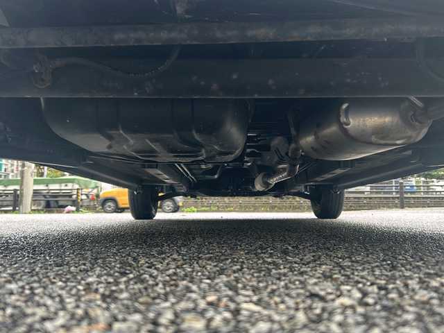 スズキ アルト F 沖縄県 2012(平24)年 5.3万km マルーンブラウンパール 社外ナビ　/（ＡＭ／ＦＭ／ＣＤ）　/ワンセグＴＶ　/純正フロアマット　/ＥＴＣ　/オートエアコン　/ハロゲンヘッドライト　/ベンチシート　/ＵＳＢ入力端子