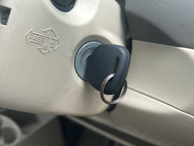 スズキ アルト F 沖縄県 2012(平24)年 5.3万km マルーンブラウンパール 社外ナビ　/（ＡＭ／ＦＭ／ＣＤ）　/ワンセグＴＶ　/純正フロアマット　/ＥＴＣ　/オートエアコン　/ハロゲンヘッドライト　/ベンチシート　/ＵＳＢ入力端子