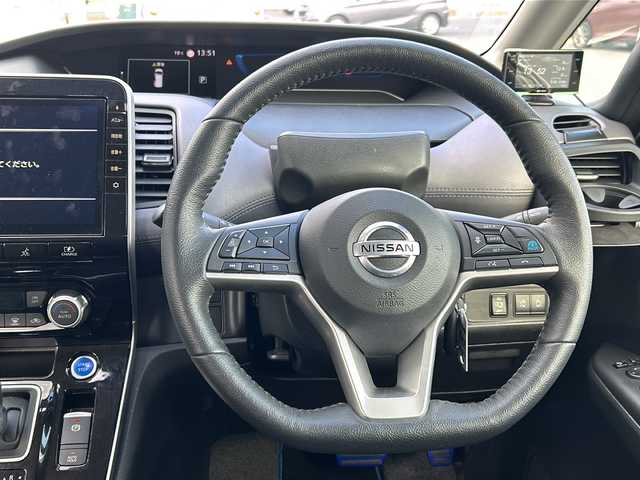 日産 セレナ e－パワー ハイウェイスター V 鳥取県 2019(令1)年 4.2万km ブリリアントホワイトパール 純正ナビ/・フルセグ/CD/DVD/Bluray/Bluetooth/全方位モニター/エマージェンシーブレーキ/セーフティパックB/・プロパイロット/電動パーキング/オートブレーキホールド/パーキングアシスト/両側電動スライドドア/全席充電USB/スマートキー/プッシュスタート/ビルトインETC/純正ドライブレコーダー/寒冷地仕様/・前席シートヒーター/ハンドルヒーター/リアヒーターダクト/OP純正16AW/OPフロントスポイラー/TEIN車高調/ブラインドスポットモニター/W＄サイドエアバック/カーテンエアバック