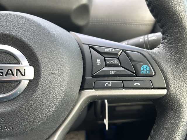 日産 セレナ e－パワー ハイウェイスター V 鳥取県 2019(令1)年 4.2万km ブリリアントホワイトパール 純正ナビ/・フルセグ/CD/DVD/Bluray/Bluetooth/全方位モニター/エマージェンシーブレーキ/セーフティパックB/・プロパイロット/電動パーキング/オートブレーキホールド/パーキングアシスト/両側電動スライドドア/全席充電USB/スマートキー/プッシュスタート/ビルトインETC/純正ドライブレコーダー/寒冷地仕様/・前席シートヒーター/ハンドルヒーター/リアヒーターダクト/OP純正16AW/OPフロントスポイラー/TEIN車高調/ブラインドスポットモニター/W＄サイドエアバック/カーテンエアバック