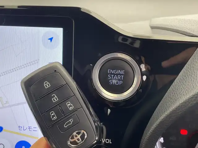 トヨタ ヴォクシー S－Z 栃木県 2022(令4)年 1.8万km 黒 純正メモリナビ/（CD/DVD/フルセグTV/Bluetooth）/全方位カメラ/純正リアアンダーエアロ/純正フリップダウンモニター/快適利便パッケージ/トヨタセーフティセンス/コーナーセンサー/ビルトインETC2.0/前後ドライブレコーダー/両側パワースライドドア/パワーバックドア/ハーフレザーシート/前席シートヒーター/オットマン/禁煙車/デジタルインナーミラー/ステアリングヒーター/ユニバーサルステップ/オートブレーキホールド/オートライト/LEDヘッドライト/横滑り防止装置/スマートキー/プッシュスタート/ウィンカーミラー/純正17インチアルミホイール/純正フロアマット