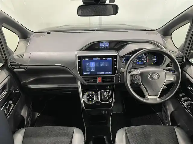 トヨタ ヴォクシー ハイブリッド ZS 煌Ⅲ 愛知県 2021(令3)年 5.3万km イナズマスパーキングブラックガラスフレーク 純正10インチナビ/（Bluetooth/AM/FM/フルセグTV/DVD再生可能/SDナビ）/衝突軽減ブレーキ/両側電動スライドドア/ビルトインETC2.0/シートヒーター/LEDヘッドライト/バックカメラ/クルーズコントロール/コーナーセンサー/スマートキー/純正16インチAW/アイドリングストップ/ハーフレザーシート/後席サンシェード