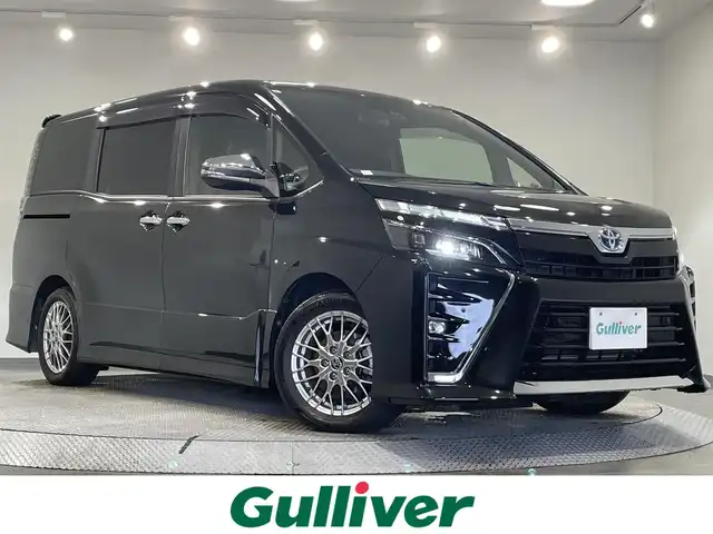 トヨタ ヴォクシー ハイブリッド ZS 煌Ⅲ 愛知県 2021(令3)年 5.3万km イナズマスパーキングブラックガラスフレーク 純正10インチナビ/（Bluetooth/AM/FM/フルセグTV/DVD再生可能/SDナビ）/衝突軽減ブレーキ/両側電動スライドドア/ビルトインETC2.0/シートヒーター/LEDヘッドライト/バックカメラ/クルーズコントロール/コーナーセンサー/スマートキー/純正16インチAW/アイドリングストップ/ハーフレザーシート/後席サンシェード