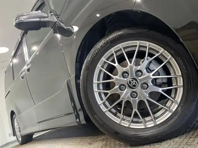 トヨタ ヴォクシー ハイブリッド ZS 煌Ⅲ 愛知県 2021(令3)年 5.3万km イナズマスパーキングブラックガラスフレーク 純正10インチナビ/（Bluetooth/AM/FM/フルセグTV/DVD再生可能/SDナビ）/衝突軽減ブレーキ/両側電動スライドドア/ビルトインETC2.0/シートヒーター/LEDヘッドライト/バックカメラ/クルーズコントロール/コーナーセンサー/スマートキー/純正16インチAW/アイドリングストップ/ハーフレザーシート/後席サンシェード