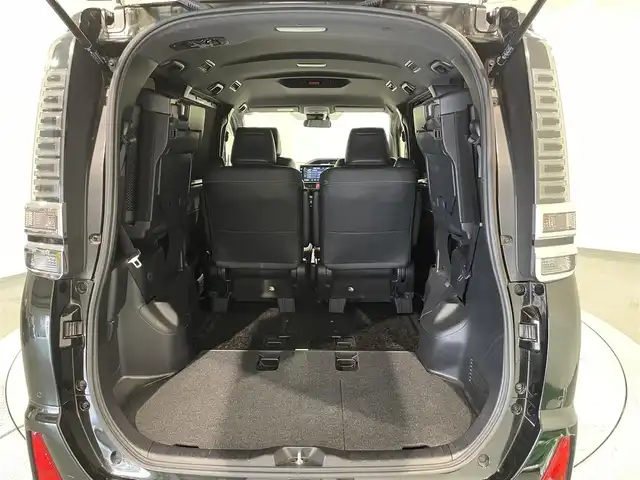 トヨタ ヴォクシー ハイブリッド ZS 煌Ⅲ 愛知県 2021(令3)年 5.3万km イナズマスパーキングブラックガラスフレーク 純正10インチナビ/（Bluetooth/AM/FM/フルセグTV/DVD再生可能/SDナビ）/衝突軽減ブレーキ/両側電動スライドドア/ビルトインETC2.0/シートヒーター/LEDヘッドライト/バックカメラ/クルーズコントロール/コーナーセンサー/スマートキー/純正16インチAW/アイドリングストップ/ハーフレザーシート/後席サンシェード