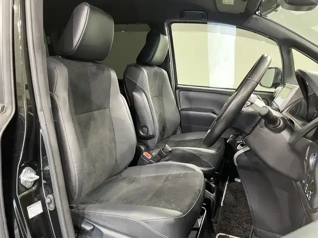 トヨタ ヴォクシー ハイブリッド ZS 煌Ⅲ 愛知県 2021(令3)年 5.3万km イナズマスパーキングブラックガラスフレーク 純正10インチナビ/（Bluetooth/AM/FM/フルセグTV/DVD再生可能/SDナビ）/衝突軽減ブレーキ/両側電動スライドドア/ビルトインETC2.0/シートヒーター/LEDヘッドライト/バックカメラ/クルーズコントロール/コーナーセンサー/スマートキー/純正16インチAW/アイドリングストップ/ハーフレザーシート/後席サンシェード