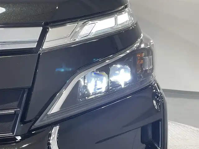 トヨタ ヴォクシー ハイブリッド ZS 煌Ⅲ 愛知県 2021(令3)年 5.3万km イナズマスパーキングブラックガラスフレーク 純正10インチナビ/（Bluetooth/AM/FM/フルセグTV/DVD再生可能/SDナビ）/衝突軽減ブレーキ/両側電動スライドドア/ビルトインETC2.0/シートヒーター/LEDヘッドライト/バックカメラ/クルーズコントロール/コーナーセンサー/スマートキー/純正16インチAW/アイドリングストップ/ハーフレザーシート/後席サンシェード