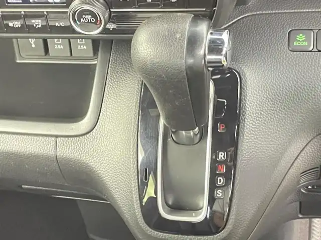 ホンダ Ｎ ＢＯＸ カスタム G L ターボ ホンダセンシング 千葉県 2019(平31)年 3.6万km シャイニンググレーM HondaSENSING/・衝突軽減ブレーキ〈CMBS〉/・誤発進抑制機能/・後方誤発進抑制機能/・歩行者事故低減ステアリング/・路外逸脱抑制機能/・ACC〈アダプティブ・クルーズ・コントロール〉/・LKAS〈車線維持支援システム〉/・オートハイビーム/・先行車発進お知らせ機能/・標識認識機能/純正7インチナビ/・Bluetooth/・フルセグTV/・CD/DVD再生可能/・バックカメラ/ハーフレザーシート/両側パワースライドドア/スマートキー/ビルトインETC/LEDヘッドライト/サイド/カーテンエアバッグ