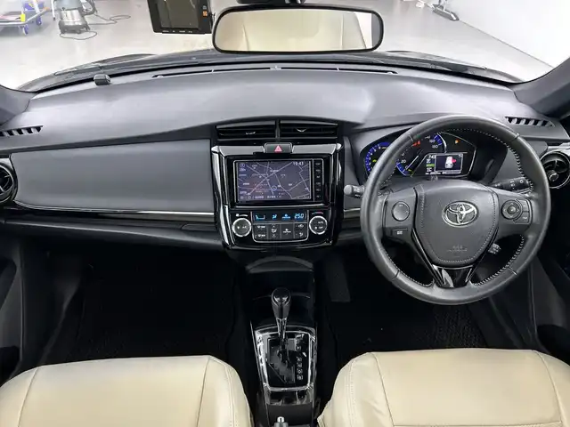 トヨタ カローラ フィールダー ハイブリッドG ダブルバイビー 愛知県 2019(平31)年 2.1万km ブラッキッシュアゲハガラスフレーク ホワイトインテリア/・ホワイト合皮シート/・ホワイト専用インパネ加飾/・ホワイト専用アームレスト/前席シートヒーター/純正7インチナビ/（ＤＶＤ/ＣＤ/フルセグ/Bluetooth/ＦＭ/ＡＭ）/セーフティセンス/・プリクラッシュセーフティ/・レーンディパーチャーアラート/・オートマチックハイビーム/バックカメラ/純正16インチアルミホイール/スマートキー/プッシュスタート/ＬＥＤライト/ナノイー/純正１６インチＡＷ/クルーズコントロール/純正フロアマット/ＥＴＣ