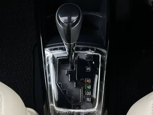 トヨタ カローラ フィールダー ハイブリッドG ダブルバイビー 愛知県 2019(平31)年 2.1万km ブラッキッシュアゲハガラスフレーク ホワイトインテリア/・ホワイト合皮シート/・ホワイト専用インパネ加飾/・ホワイト専用アームレスト/前席シートヒーター/純正7インチナビ/（ＤＶＤ/ＣＤ/フルセグ/Bluetooth/ＦＭ/ＡＭ）/セーフティセンス/・プリクラッシュセーフティ/・レーンディパーチャーアラート/・オートマチックハイビーム/バックカメラ/純正16インチアルミホイール/スマートキー/プッシュスタート/ＬＥＤライト/ナノイー/純正１６インチＡＷ/クルーズコントロール/純正フロアマット/ＥＴＣ