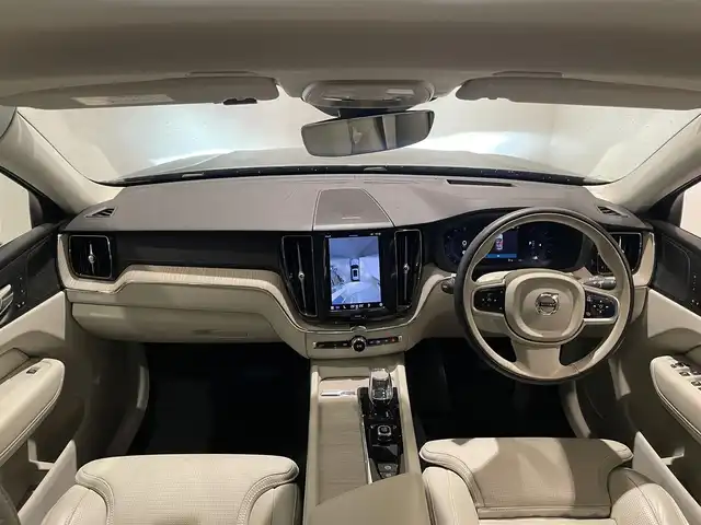 ボルボ ボルボ ＸＣ６０ B5 AWD インスクリプション 愛知県 2021(令3)年 1.1万km デニムブルーメタリック ベージュレザーシート　/シートヒーター　/エアコンシート　/ハーマンカードンサウンド　/オルフォス製クリスタルシフトノブ　/ＨＵＤ　/グーグルマップ　/３６０度カメラ　/ＡｐｐｌｅＣａｒＰｌａｙ　/ＡＣＣ　/ＬＫＡ/BSM/ドライブレコーダー/アイドリングストップ/パワーバックドア/LEDヘッドライト/ウィンカーミラー